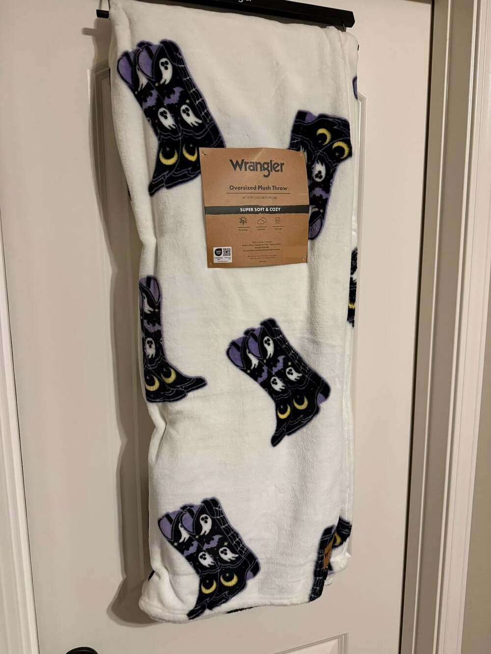 Wrangler Oversized Plush Throw Size 60 X 70 White Cowboy Ghost Boots